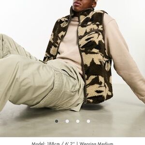 ASOS Men's Brown Camouflage Fleece Vest